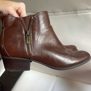 Women’s Unisa leather ankle booty